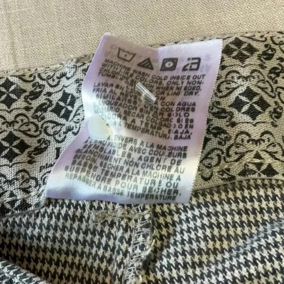 Lee - Picture 8 of 8